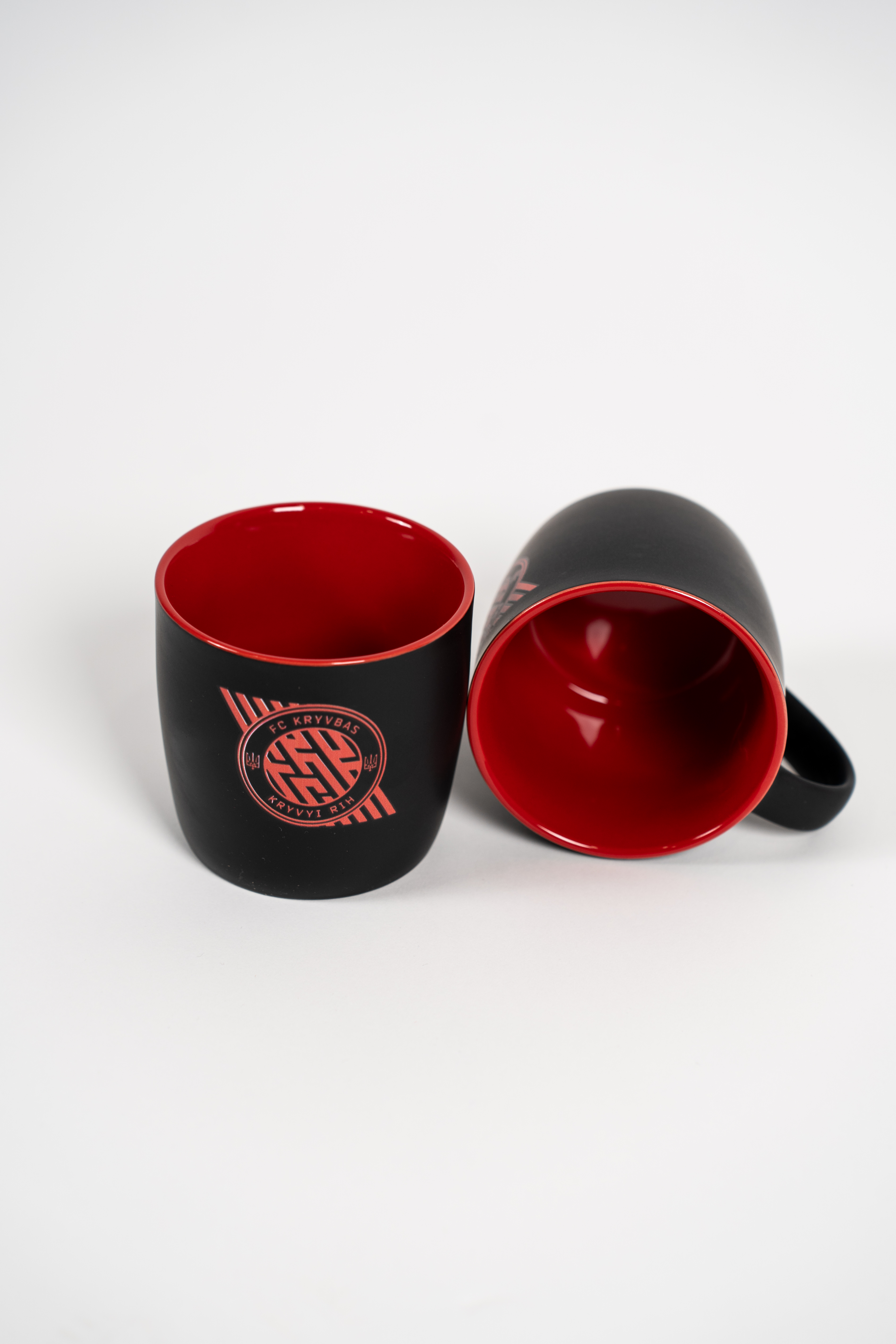 Чашка чорна з логотипом